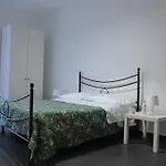 Largo Barile לינה וארוחת בוקר קלטניסטה